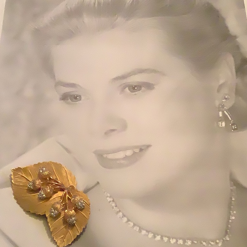 Rare Craft Signed Brooch With Rich Gilt Gold Metal Jeweled Leaves Acorns 135$
